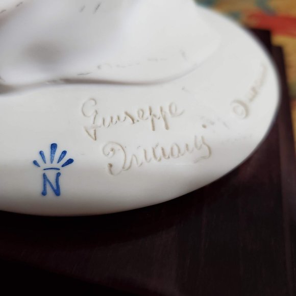 GIUSEPPE ARMANI FIGURINE